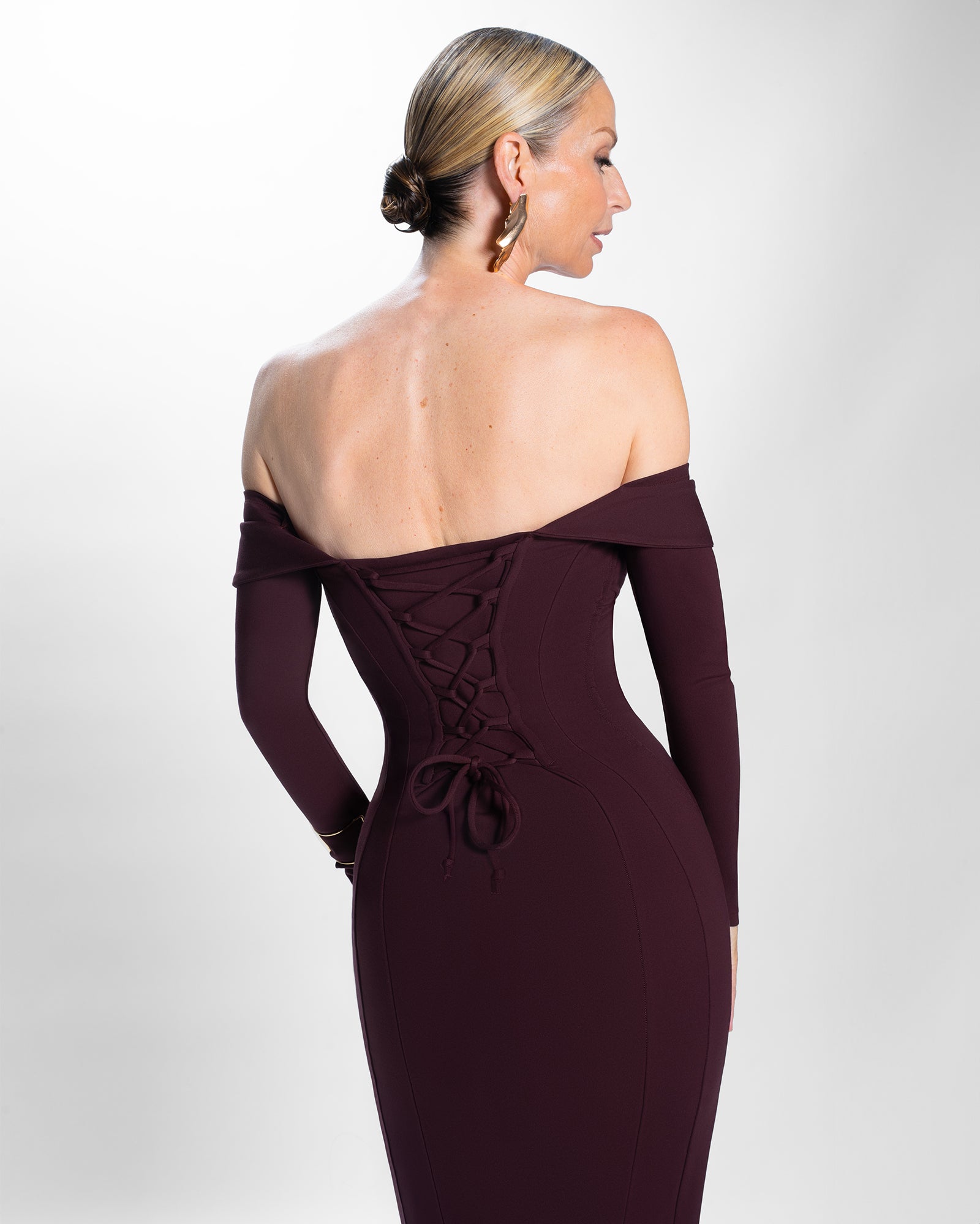 Zoomed in back view of Corsety Off Shoulder Long Sleeve Pencil Dress - Garnet