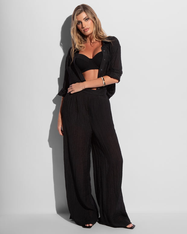 Model wearing Seersucker Gauze Flowy Pant - Black with matching button up top