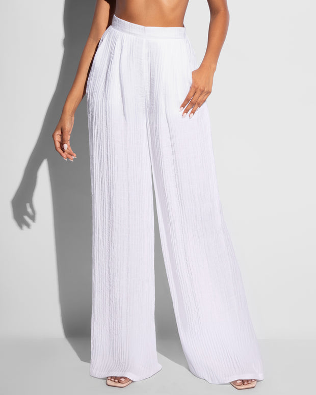 Close up shot of Flowy Pant - Gauze White on model