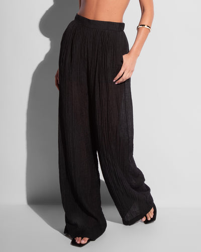 Close up shot of Seersucker Gauze Flowy Pant - Black on model