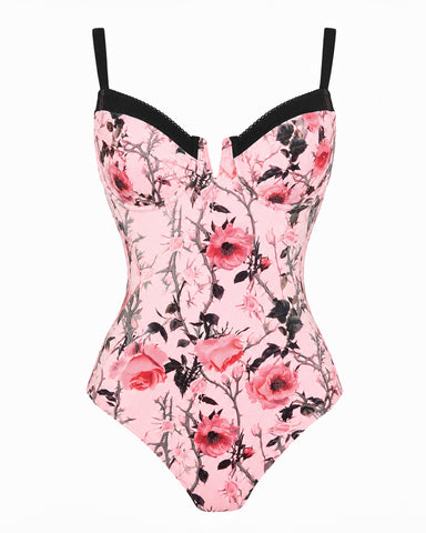 Close up of model in Vixen - Rose Thistle