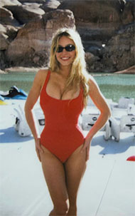 sydney sweeney is wearing TA3 swimsuit